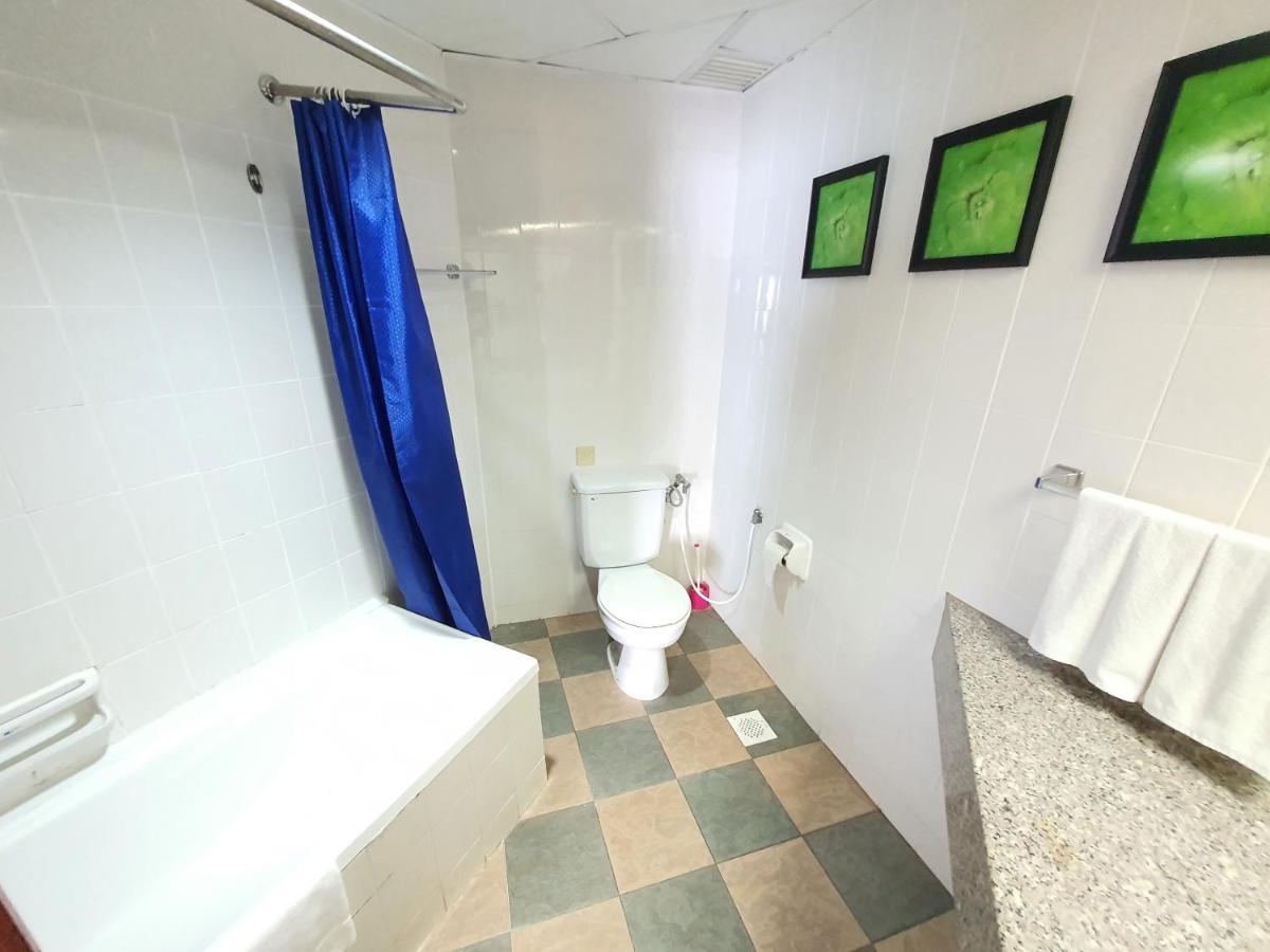 Seaview Deluxe Studio Couples Room S Tanjung Bungah (Penang) Exterior photo