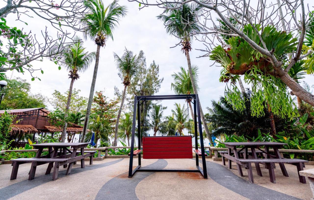 Seaview Deluxe Studio Couples Room S Tanjung Bungah (Penang) Exterior photo